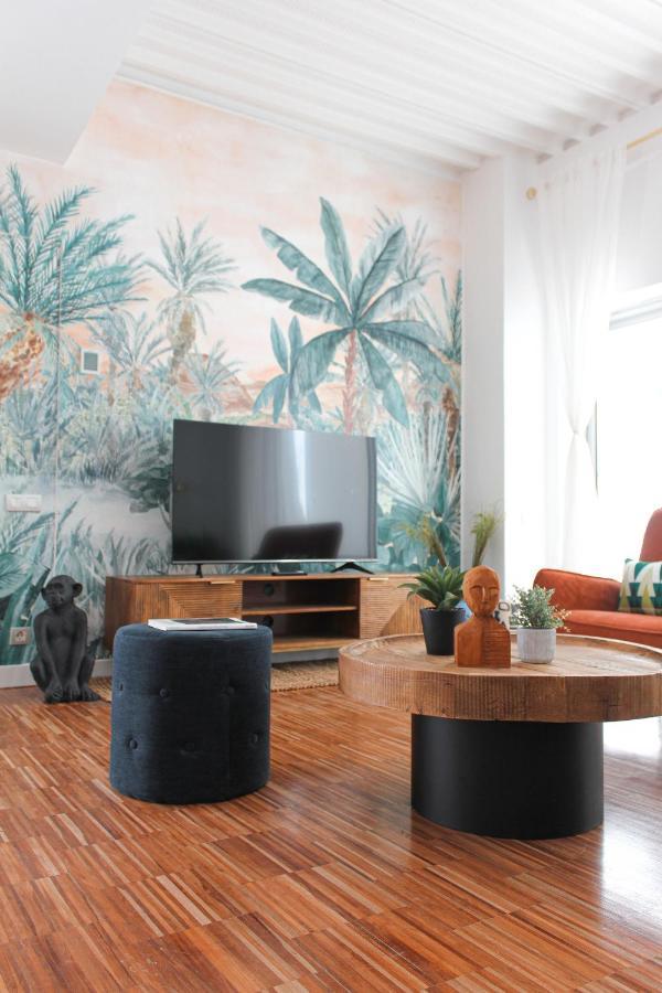 Monkeys Luxury Alfalfa Terrace Apartment